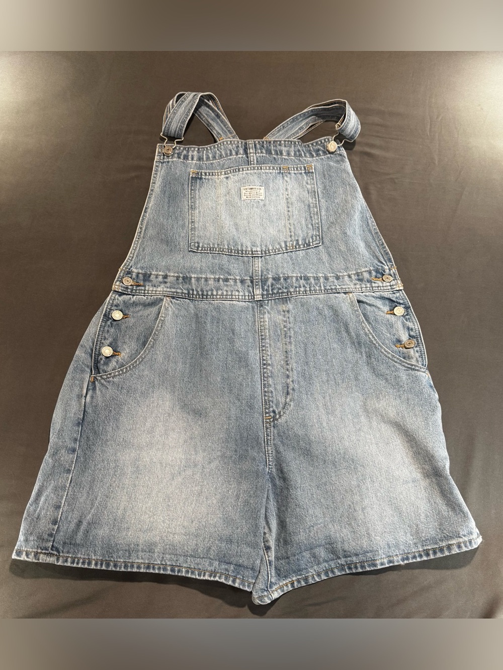 Levi’s NWT Short Overalls XL Light Wash Denim Bib Overall Shorts